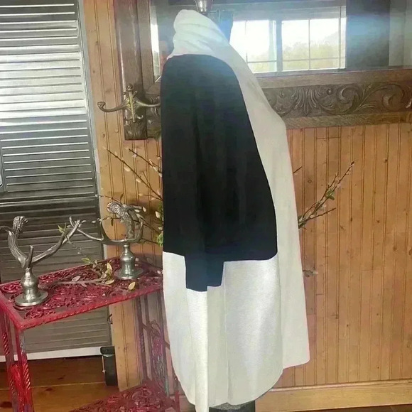 89th & Madison sweater. Black and white. Women’s size small. - Picture 2 of 6